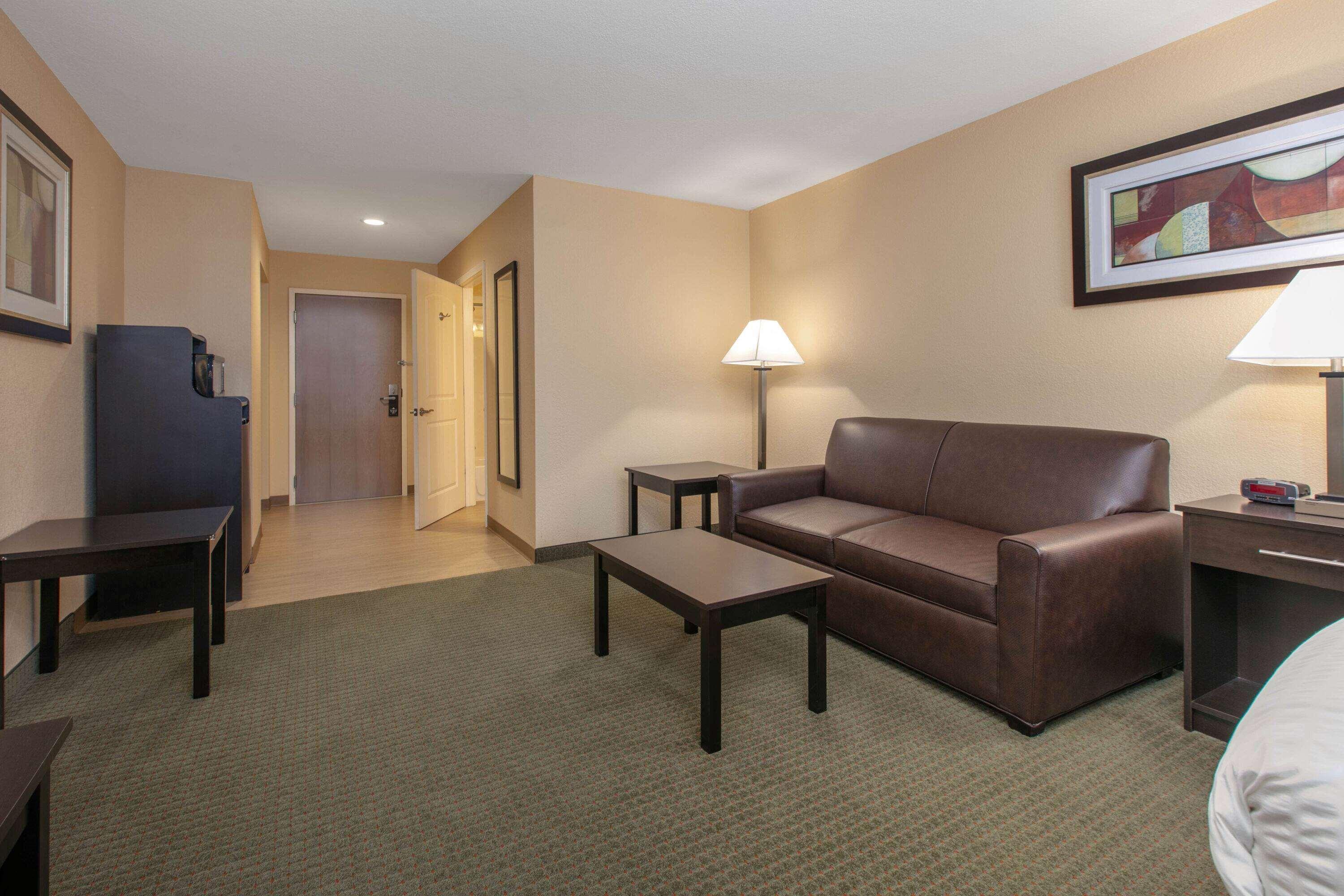 Days Inn & Suites By Wyndham Florence/Jackson Area Exteriér fotografie