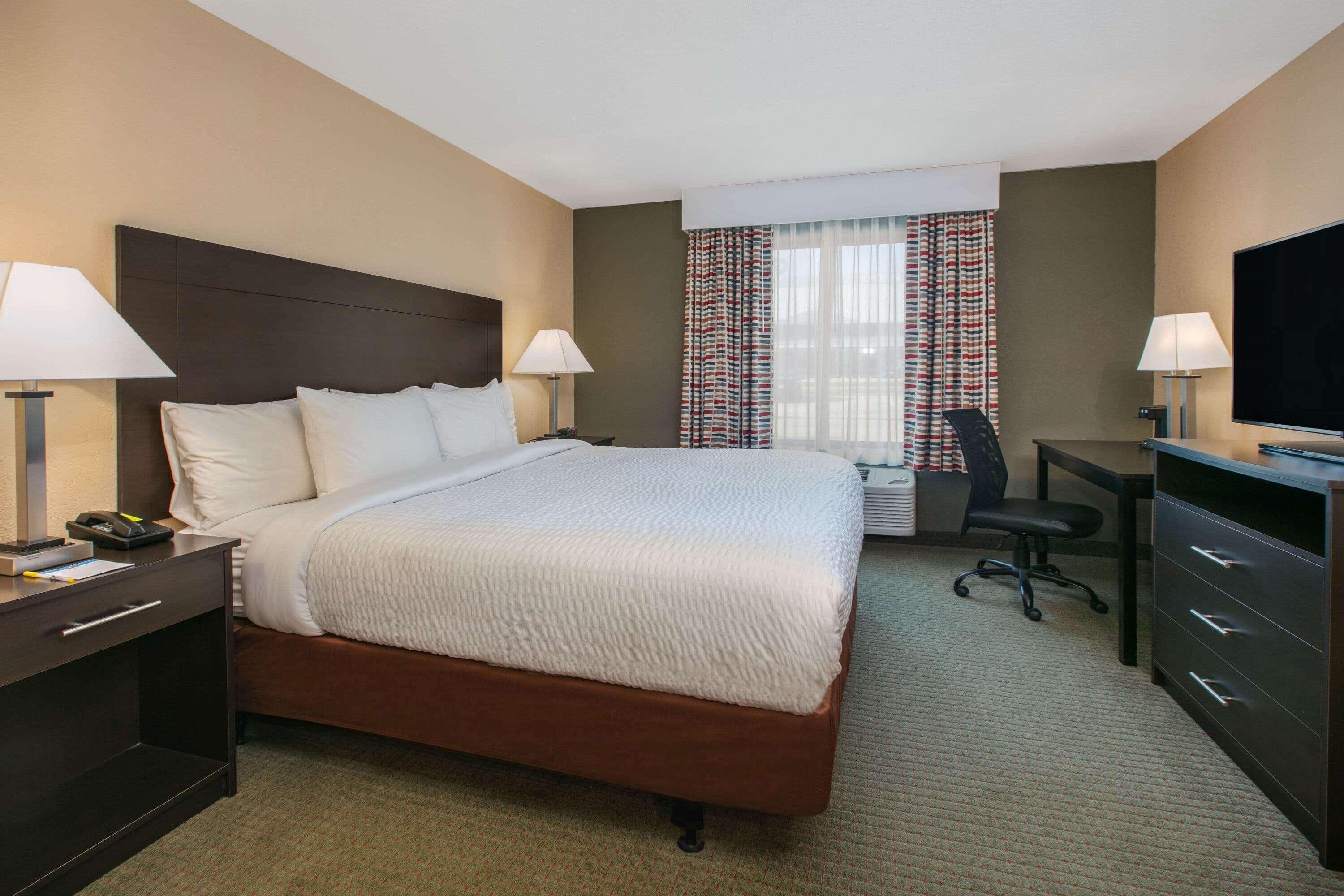 Days Inn & Suites By Wyndham Florence/Jackson Area Exteriér fotografie