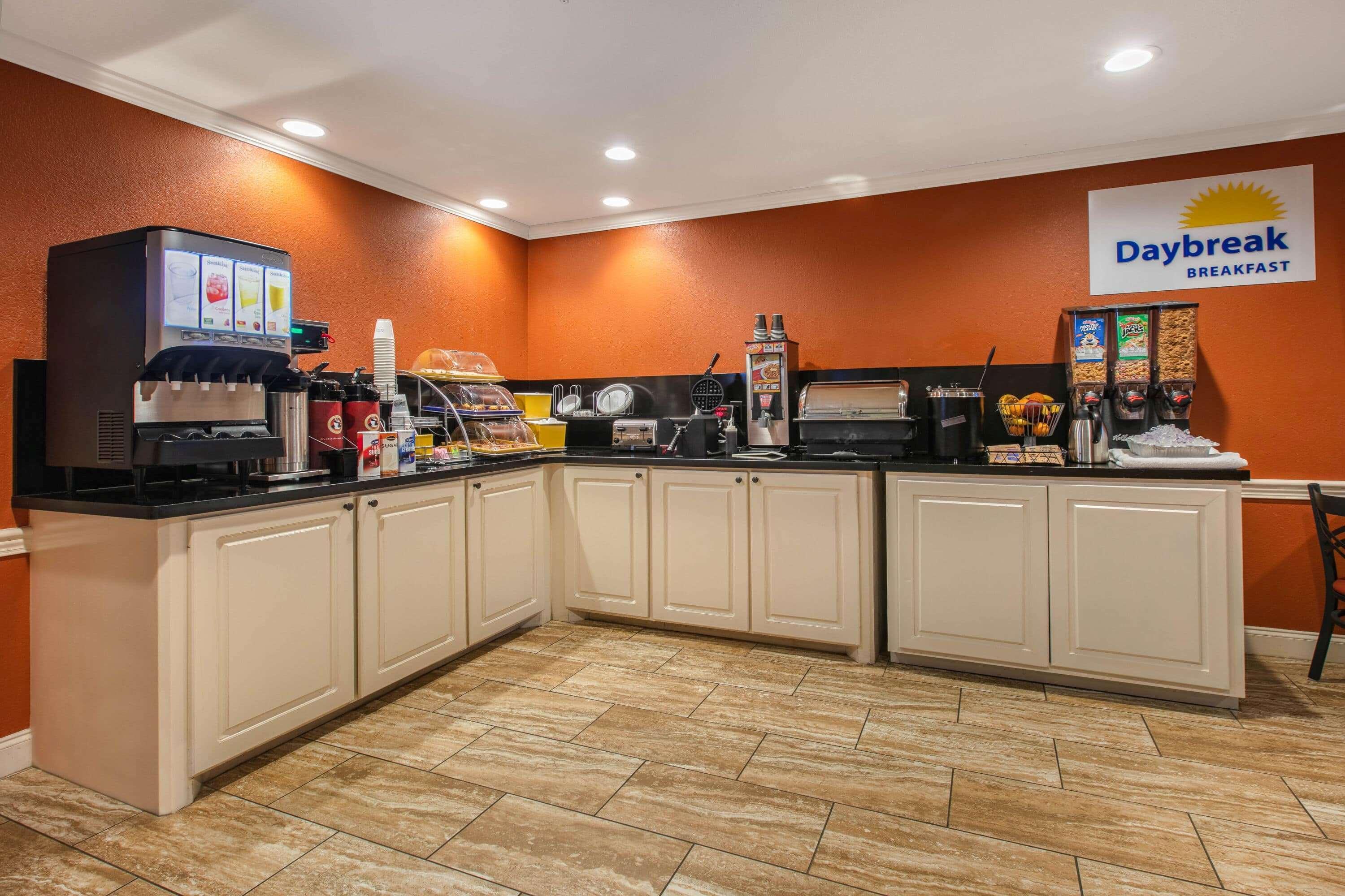 Days Inn & Suites By Wyndham Florence/Jackson Area Exteriér fotografie