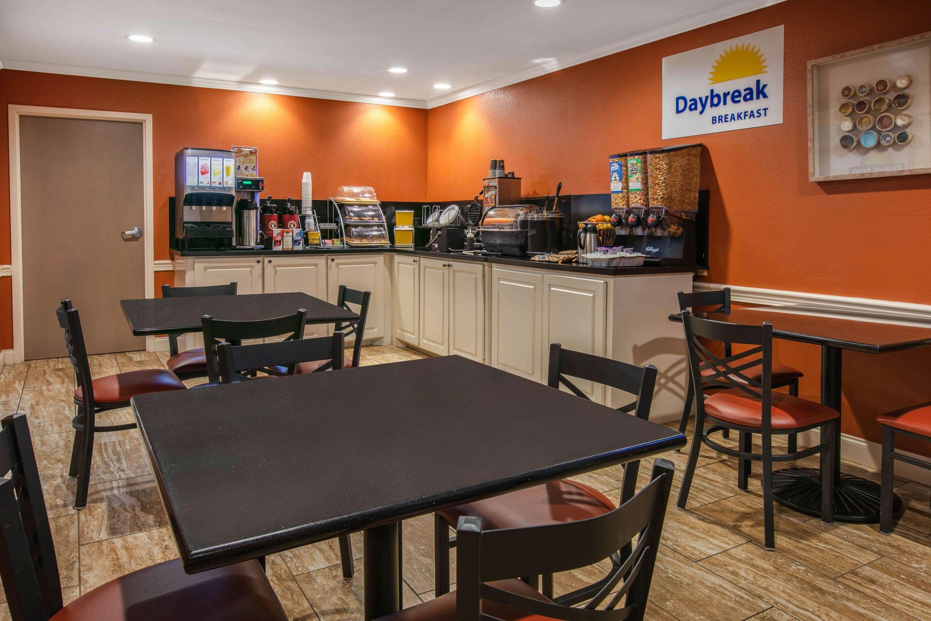 Days Inn & Suites By Wyndham Florence/Jackson Area Exteriér fotografie